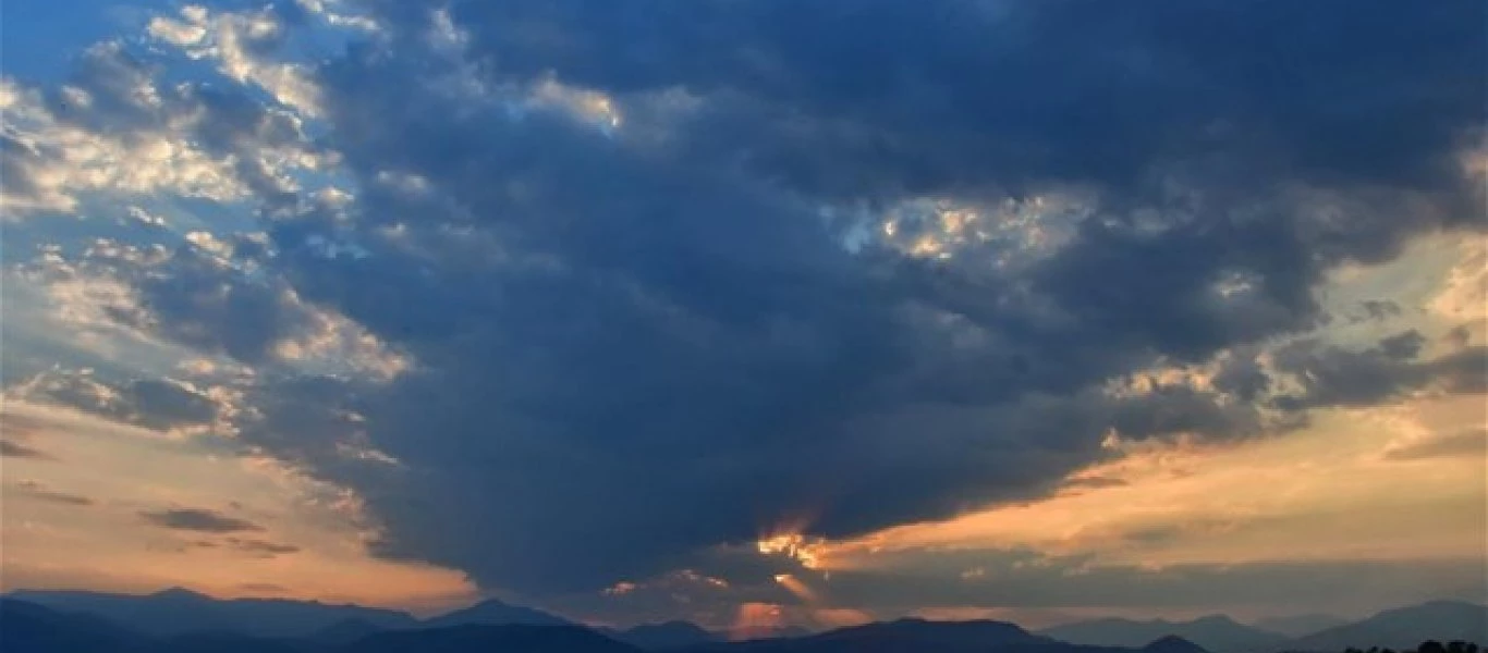 Συννεφιά, τοπικές βροχές και καταιγίδες